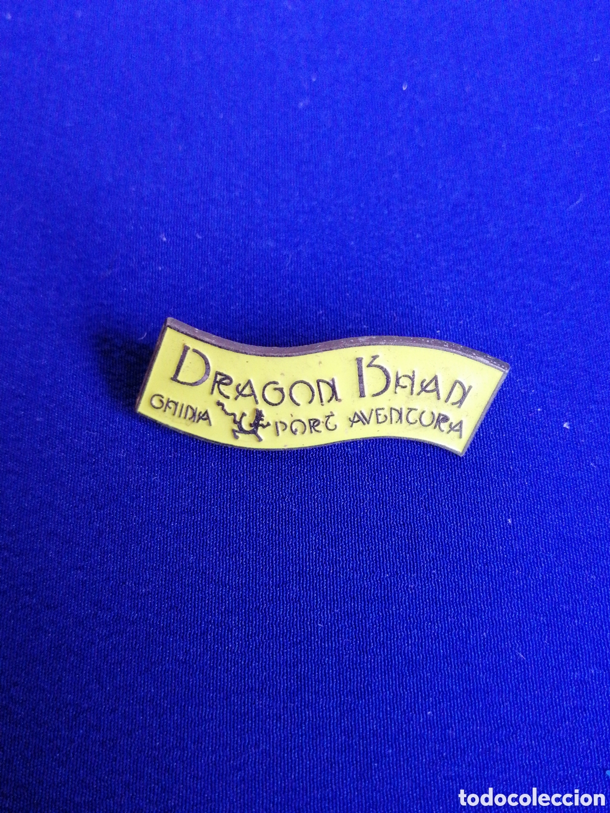 Pins de colecci&oacute;n: DRAG&Oacute;N KHAN OFICINA PORT AVENTURA PIN