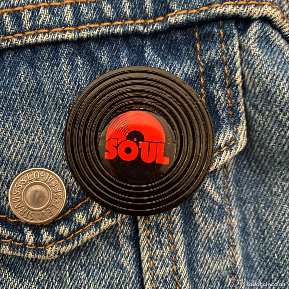 Pins de colecci&oacute;n: PIN METALICO ESMALTADO GRAN FORMATO 4CMS. DIAMETRO APROX. METAL Y RESINA DISCO VINILO SOUL MUSIC