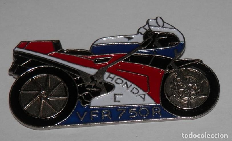 Pins de colecci&oacute;n: UN PIN'S DE LA MARCA HONDA VFR 750 R