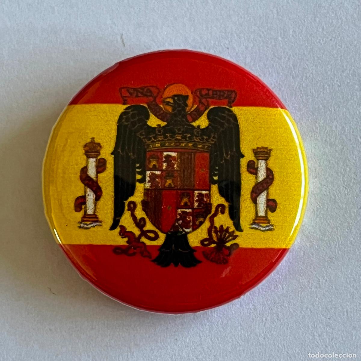 Pins de colecci&oacute;n: ANTIGUA INSIGNIA CON BANDERA ESPA&Ntilde;OLA Y AGUILA EPOCA DE FRANCO. ORIGINAL.