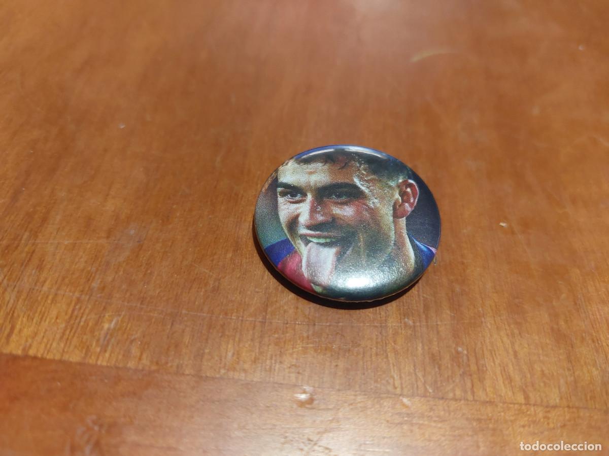 Pins de colecci&oacute;n: PEDRI SACANDO LA LENGUA. DEPORTE. FUTBOL CHAPAS. PIN. 0,31 MM. MET&Aacute;LICA POR DETR&Aacute;S. SIN USO. DIFICIL