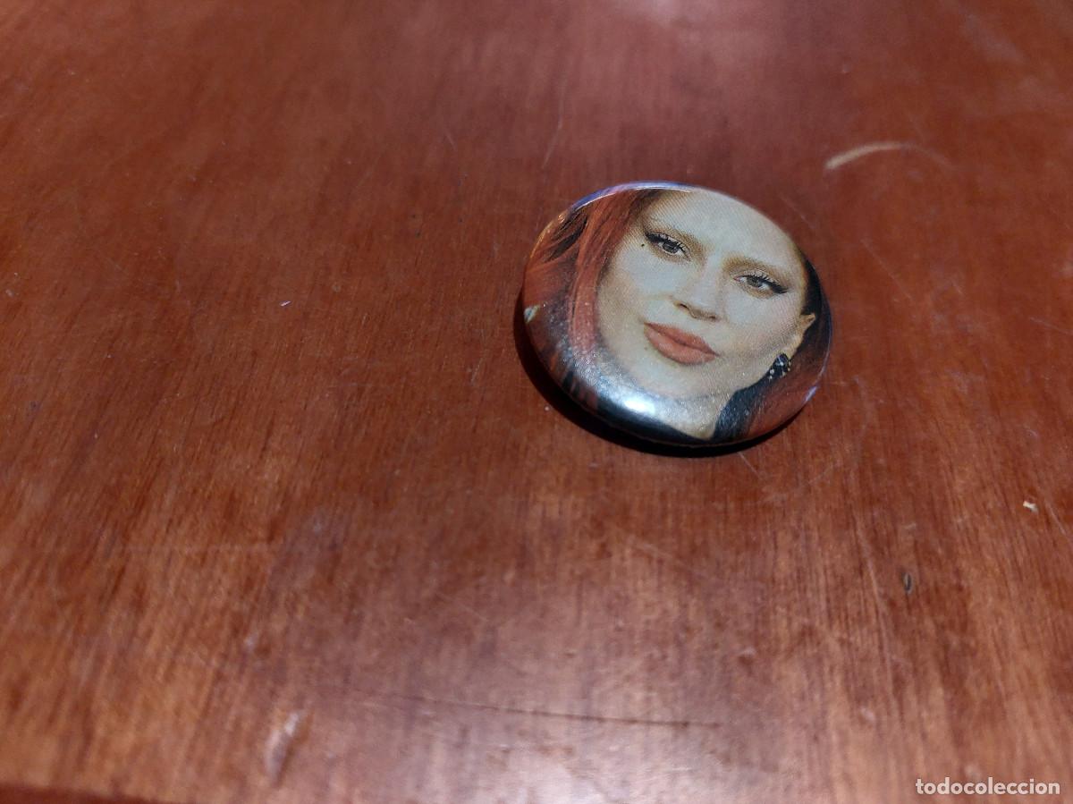Pins de colecci&oacute;n: LADY GAGA. CANTANTE. CHAPAS. PIN. 0,31 MM. MET&Aacute;LICA POR DETR&Aacute;S. SIN USO. DIFICIL