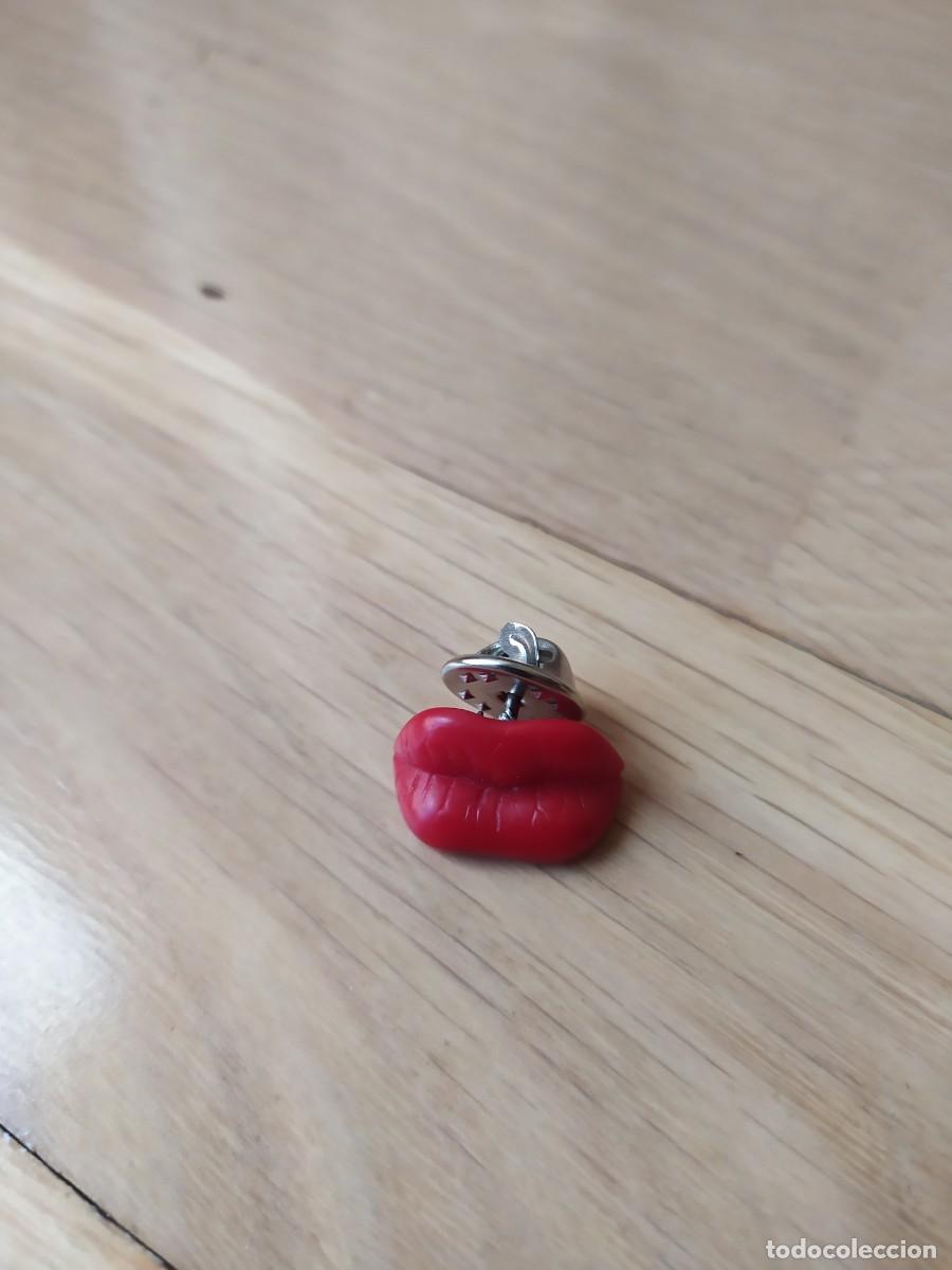 Pins de colecci&oacute;n: PIN LABIOS ROJOS. nUEVO. - Foto 1