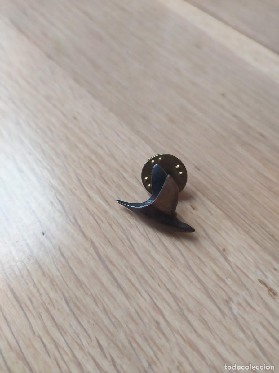 Pins de colecci&oacute;n: PIN PALOMA EN VUELO. - Foto 1