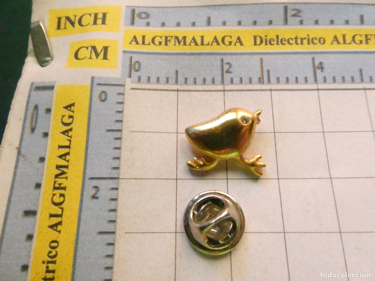 Pins e Spille di collezione: PIN DE ANIMALES. POLLITO DORADO MASCOTA PRODUCTOS BEBE BLEVIT