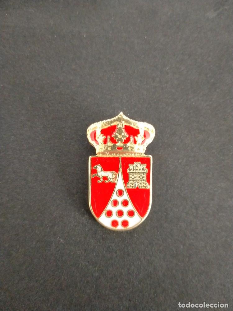 Pins de colecci&oacute;n: pin escudo Hu&eacute;neja (GRANADA)