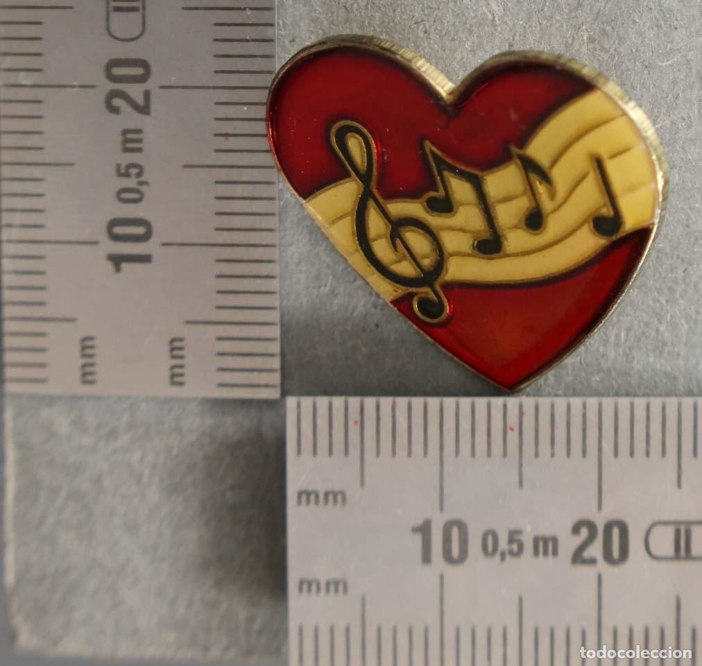 Pins de colecci&oacute;n: PIN. CORAZON ESPA&Ntilde;A LETRA MUSICAL - Foto 1