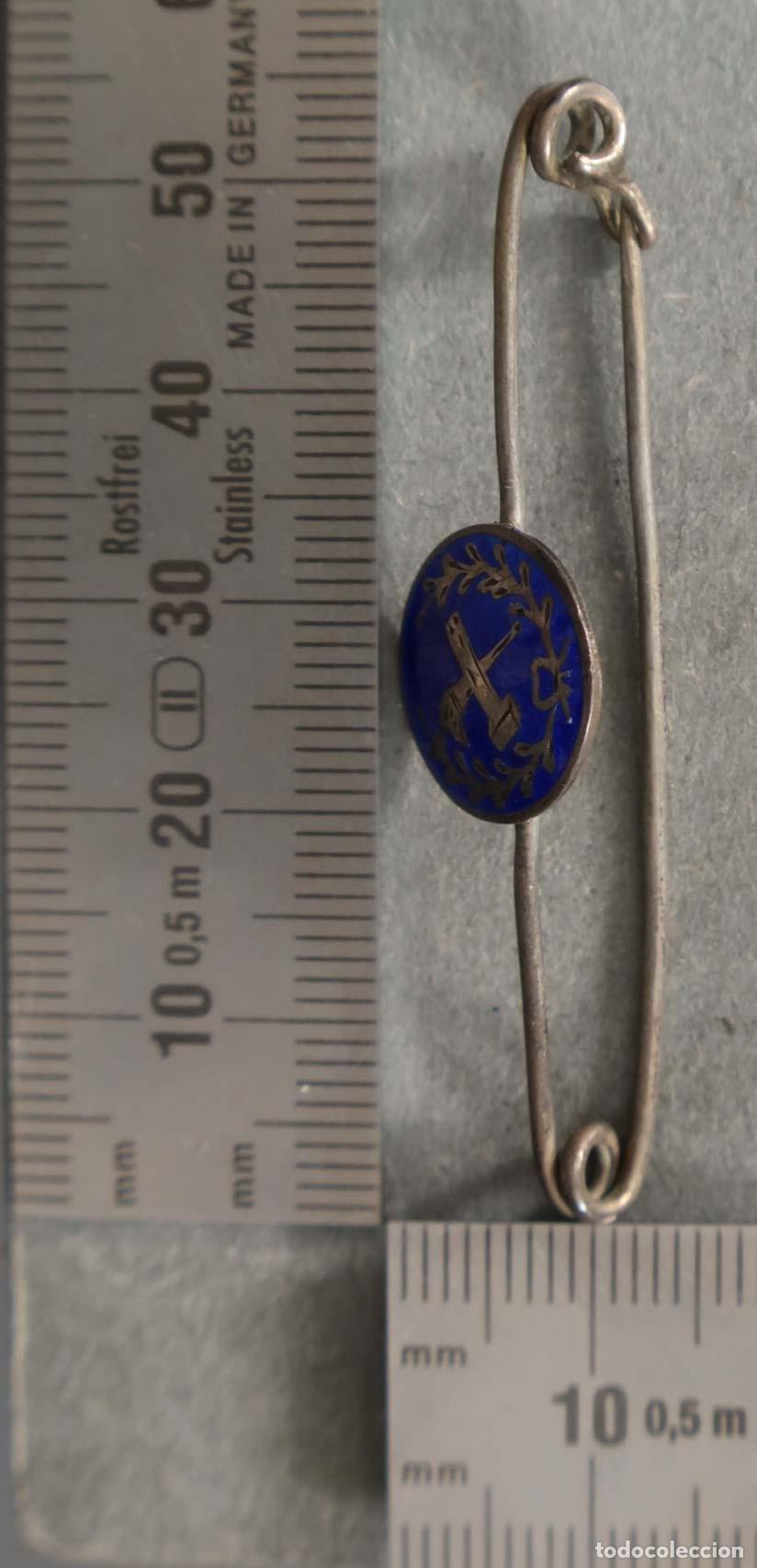 Pin's de collection: PIN. PISACORBATAS. PLATA Y ESMALTE. COMPLUTENSE FACULTAD DE LETRAS