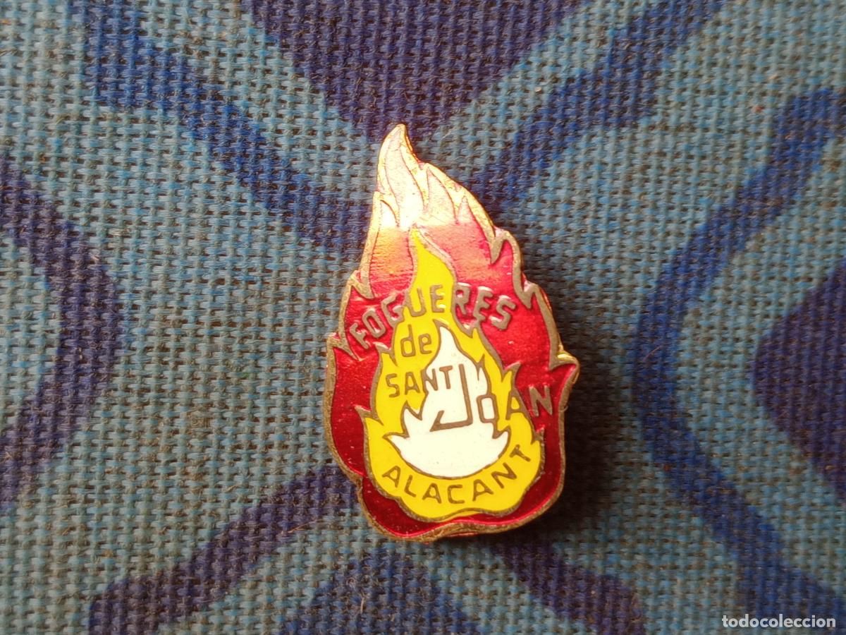 Pins de colecci&oacute;n: Fallas de Valencia. Insignia Hogueras de Sant Joan, Alacant, Alicante