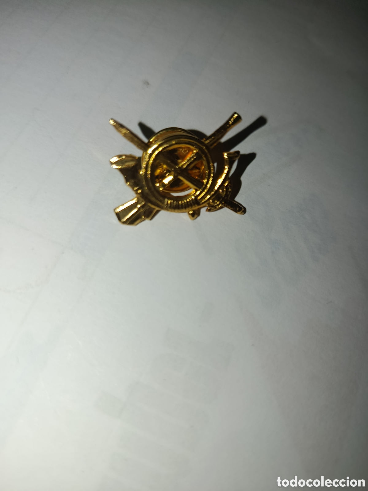 Pins de colecci&oacute;n: Antiguo Pin cuello INFANTERIA a&ntilde;os 70