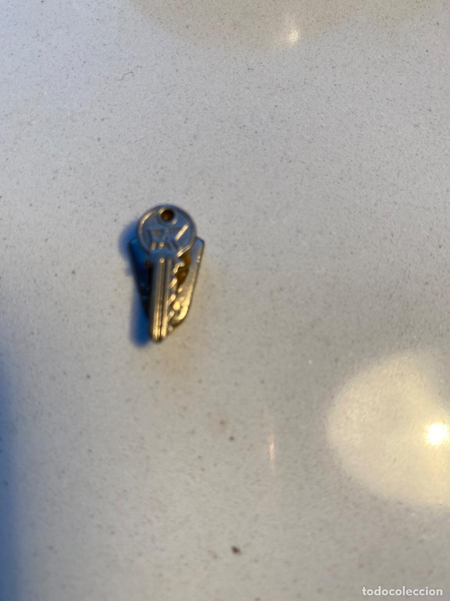 Pins de colecci&oacute;n: Pin de ojal llaves FAR - Foto 1