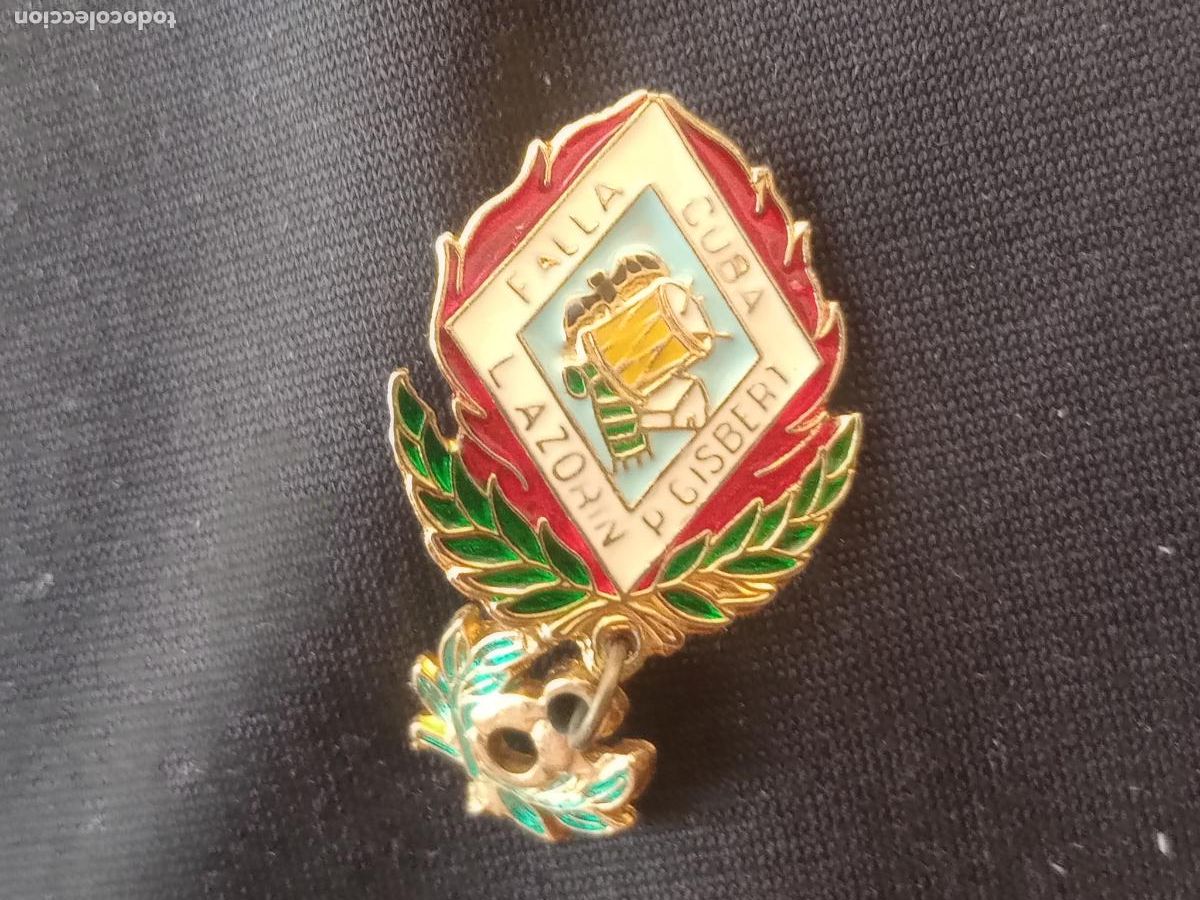 Pins de colecci&oacute;n: Fallas de Valencia. Insignia Falla Azor&iacute;n Cuba P. Gisbert - Foto 1