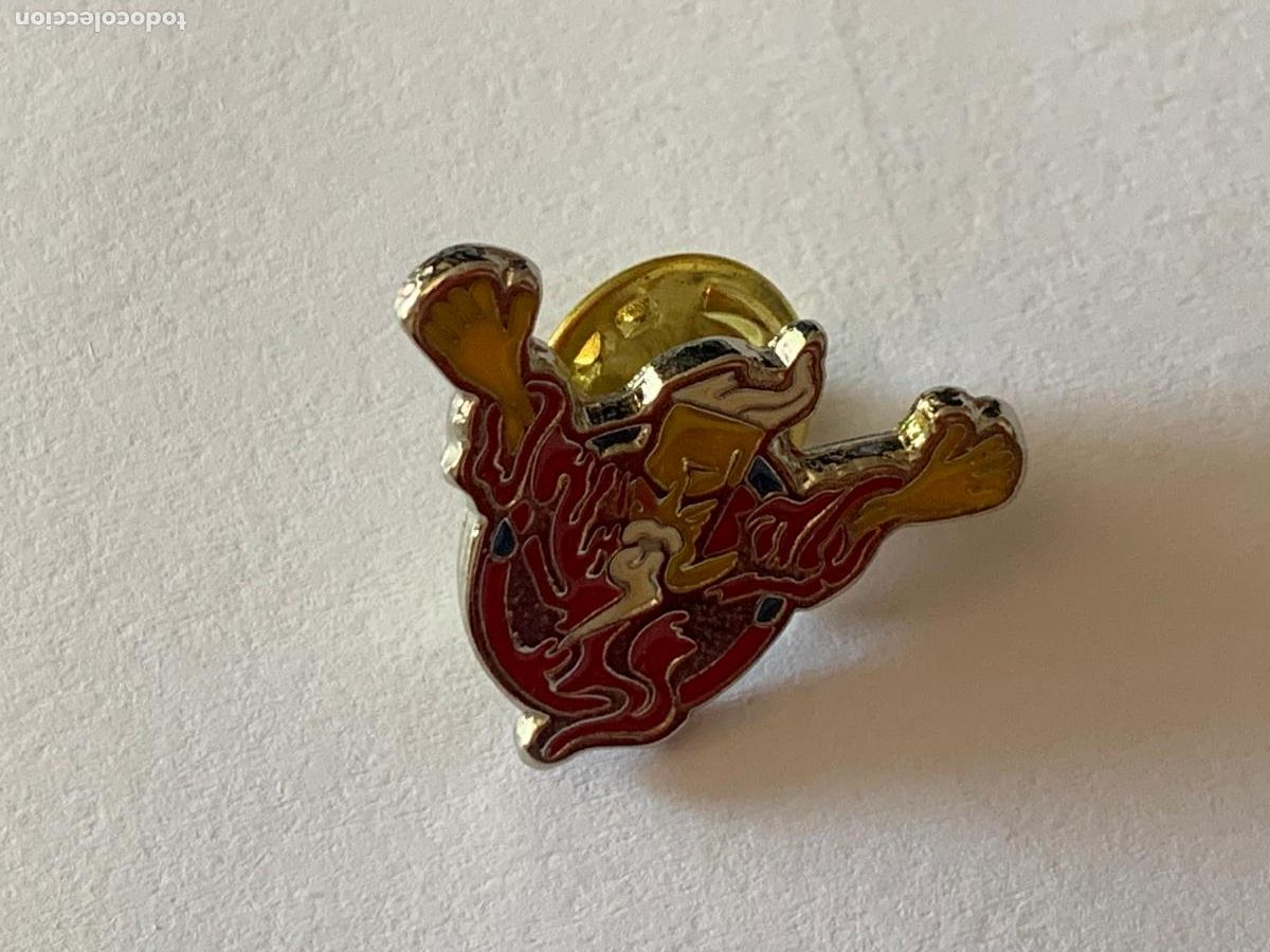 Pins de colecci&oacute;n: PIN DISCOTECA O MARCA DE ROPA EL BRUJO - Foto 1