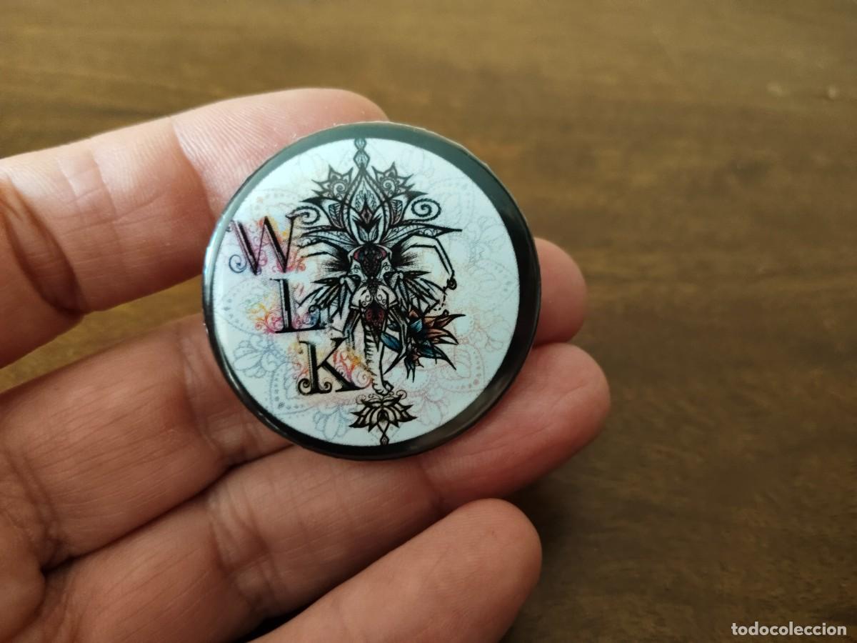 Pins de colecci&oacute;n: Chapa de WLK carnaval de Badajoz. - Foto 1