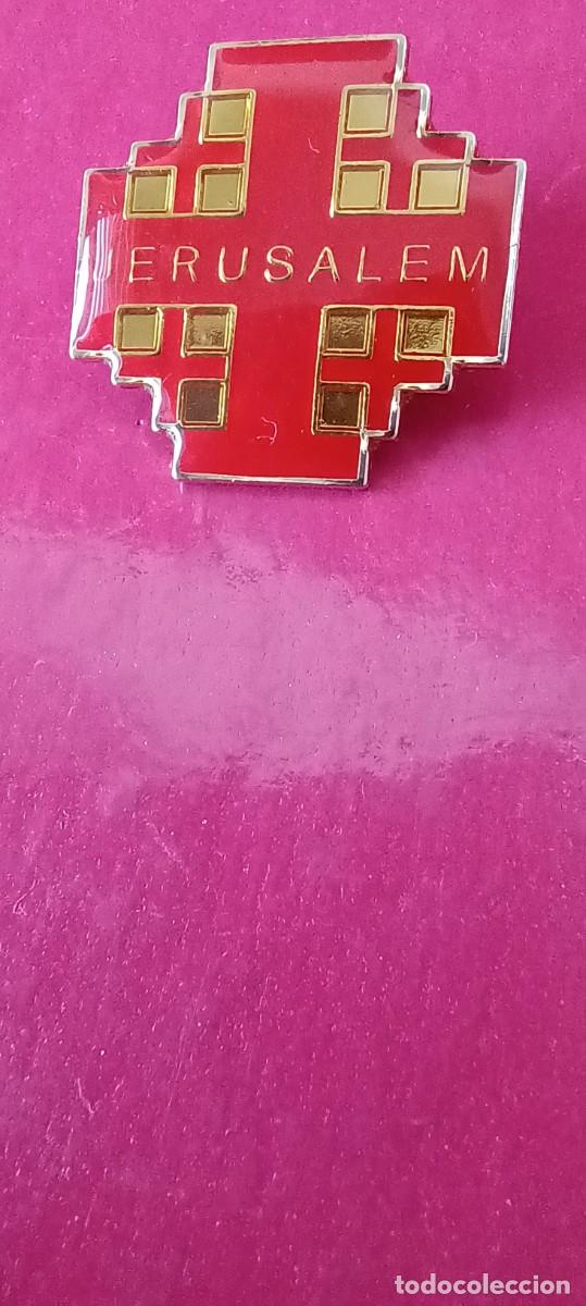 Pins de colecci&oacute;n: Pin cruz de Jerusalem - en rojo - Foto 1