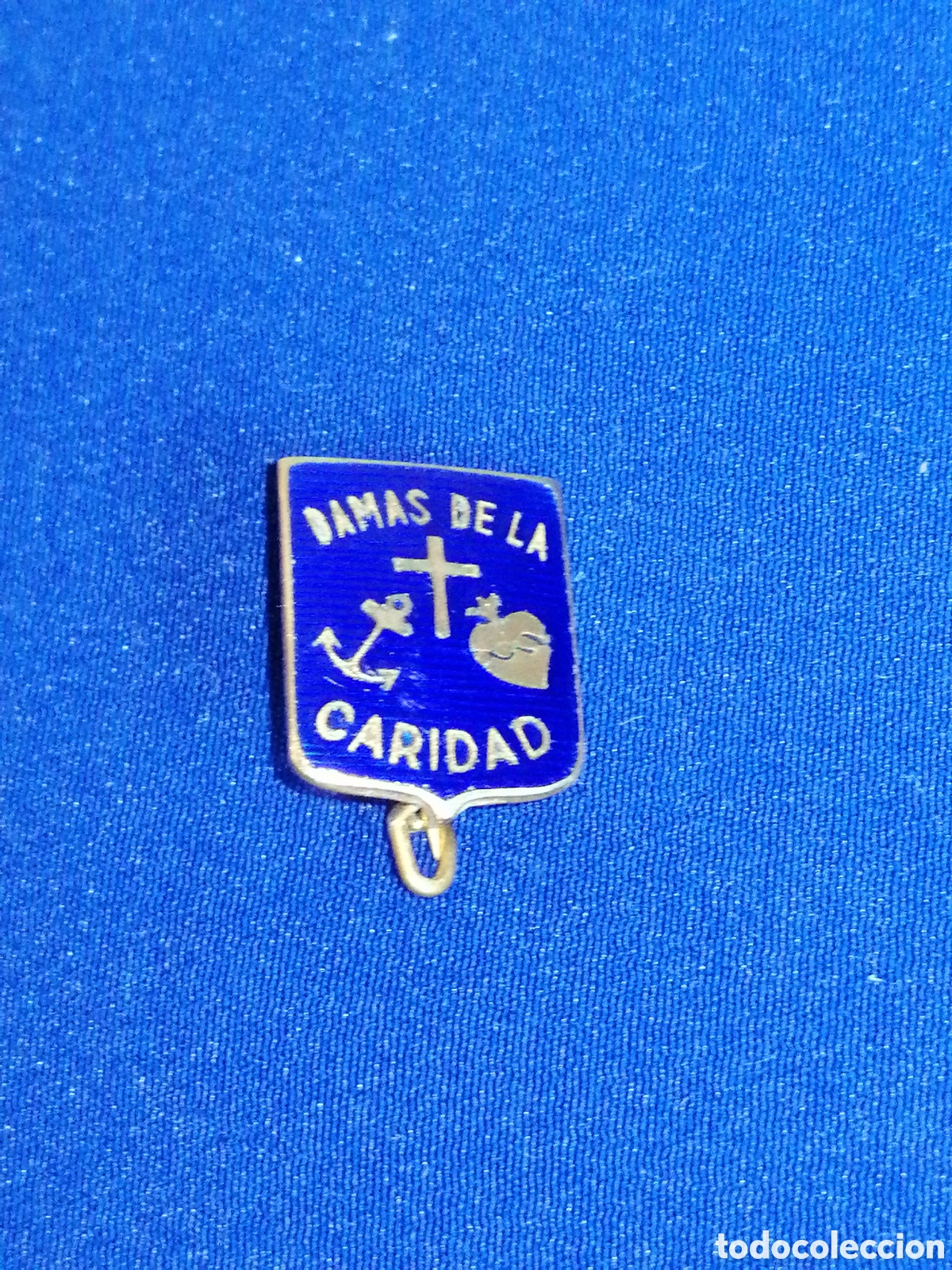 Pins e Spille di collezione: DAMAS DE LA CARIDAD RELIGIOSO INSIGNIA DE ALFILER ANTIGUA