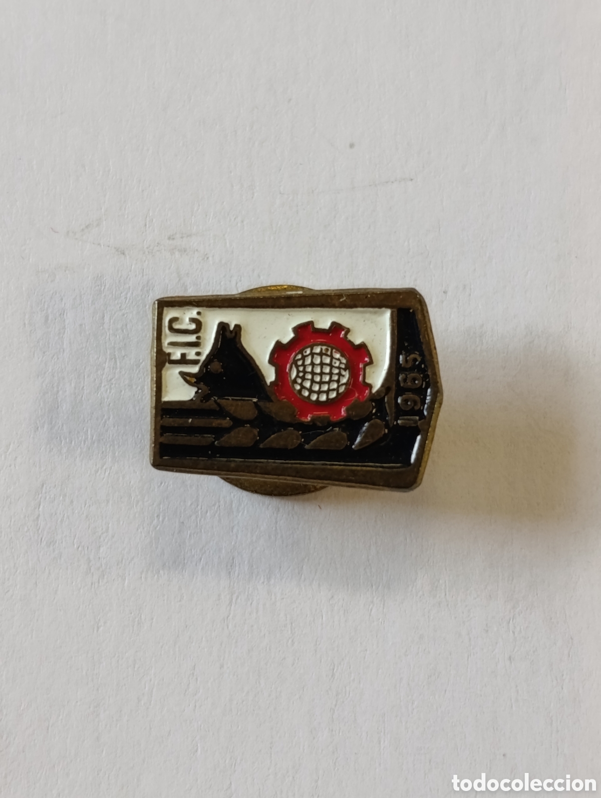 Pin's de collection: Insignia Ojal 1965 Feria Internacional del Campo. FIC