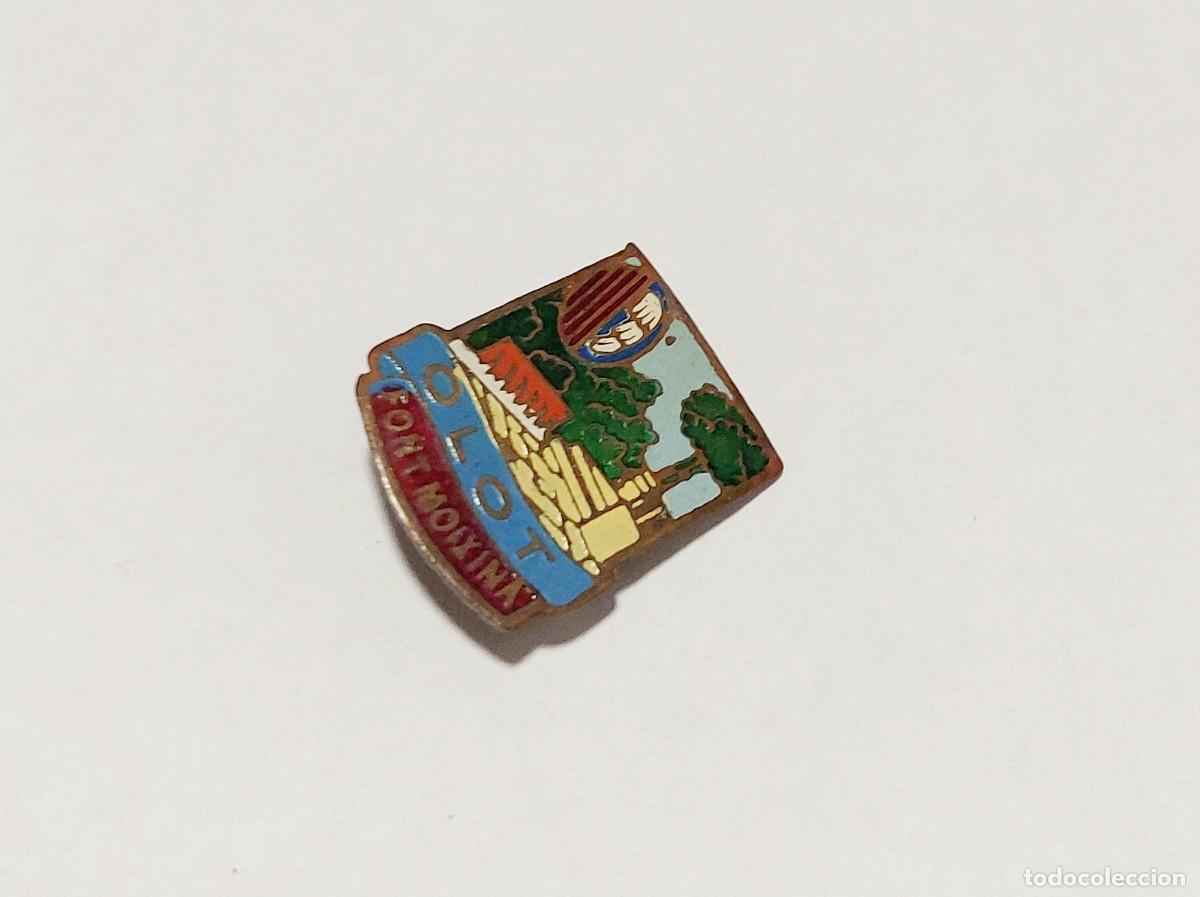 Pins de colecci&oacute;n: Antigua insignia Olot - Foto 1