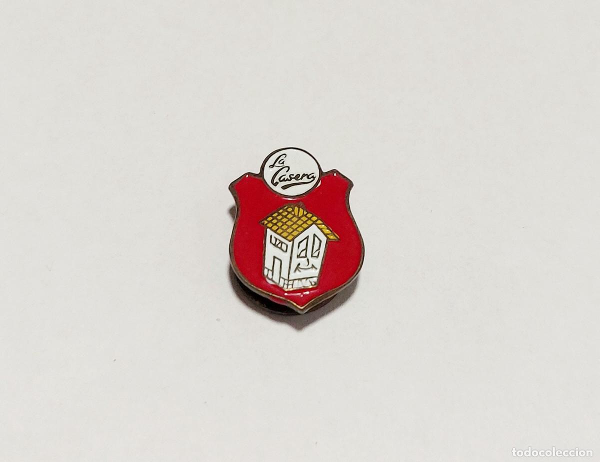 Pins de colecci&oacute;n: Antigua insignia esmaltada La Casera - Foto 1