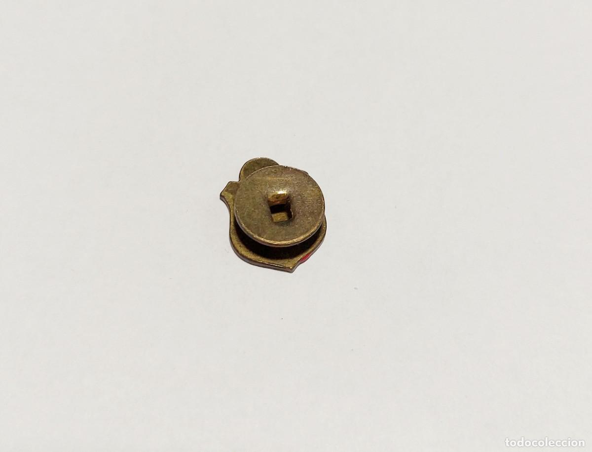Pins de colecci&oacute;n: Antigua insignia esmaltada La Casera - Foto 2