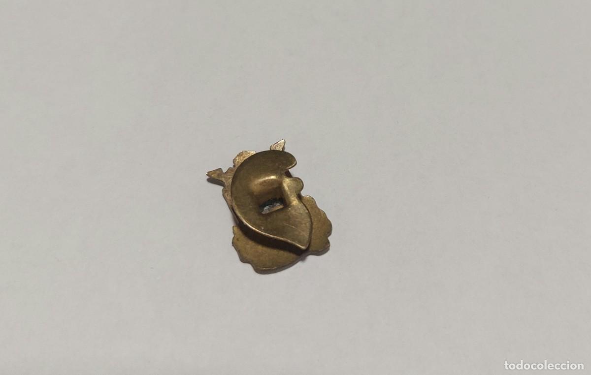 Pins de colecci&oacute;n: Antigua insignia Cinzano - Foto 2