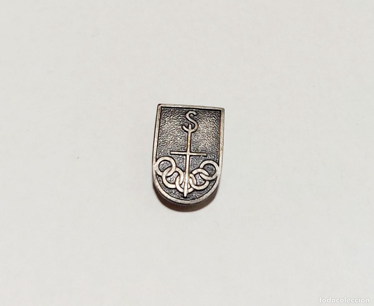 Pins de colecci&oacute;n: Antigua insignia de plata - Foto 1