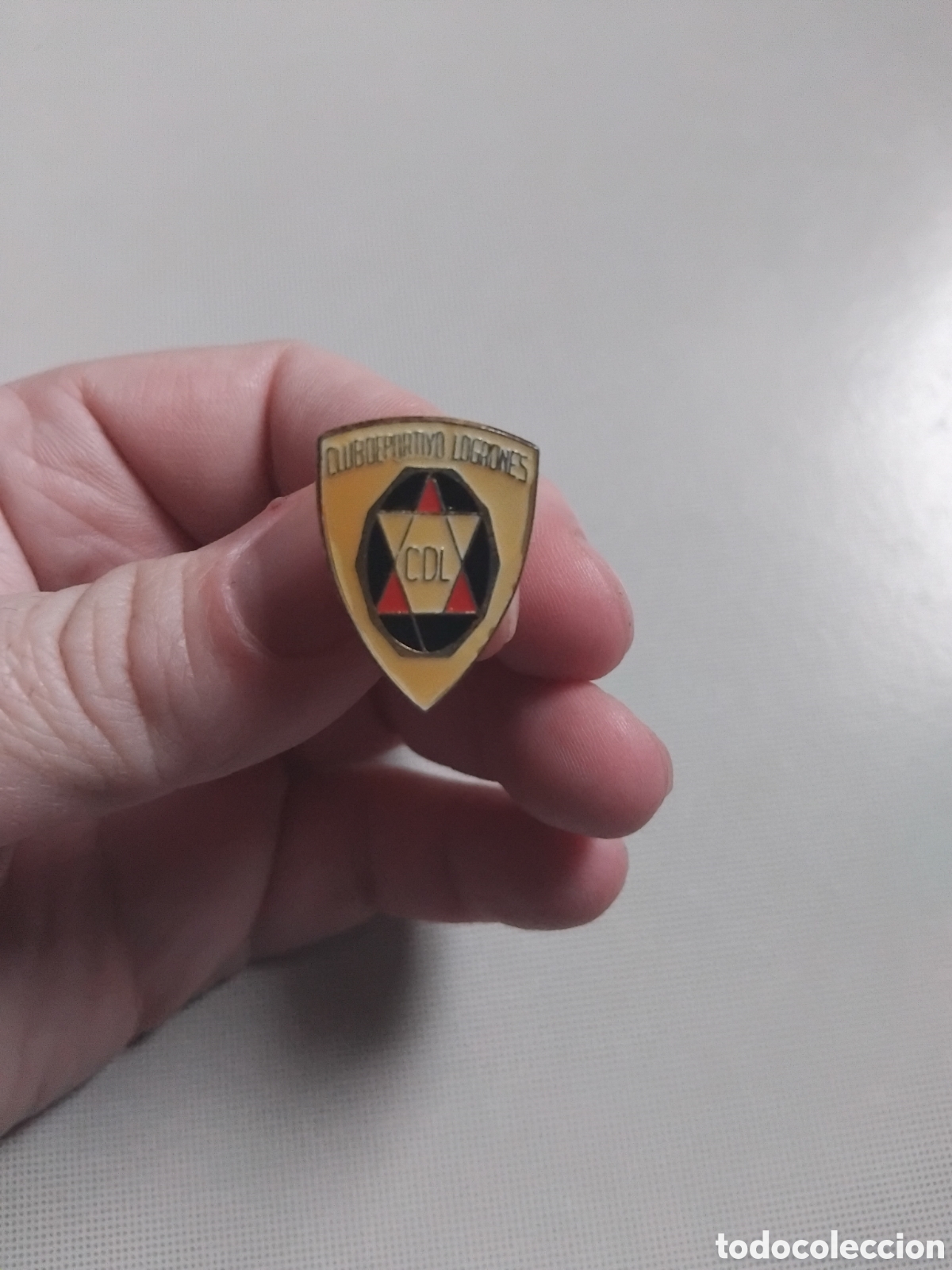 Pins de colecci&oacute;n: Pin del escudo del Logro&ntilde;es - Foto 1