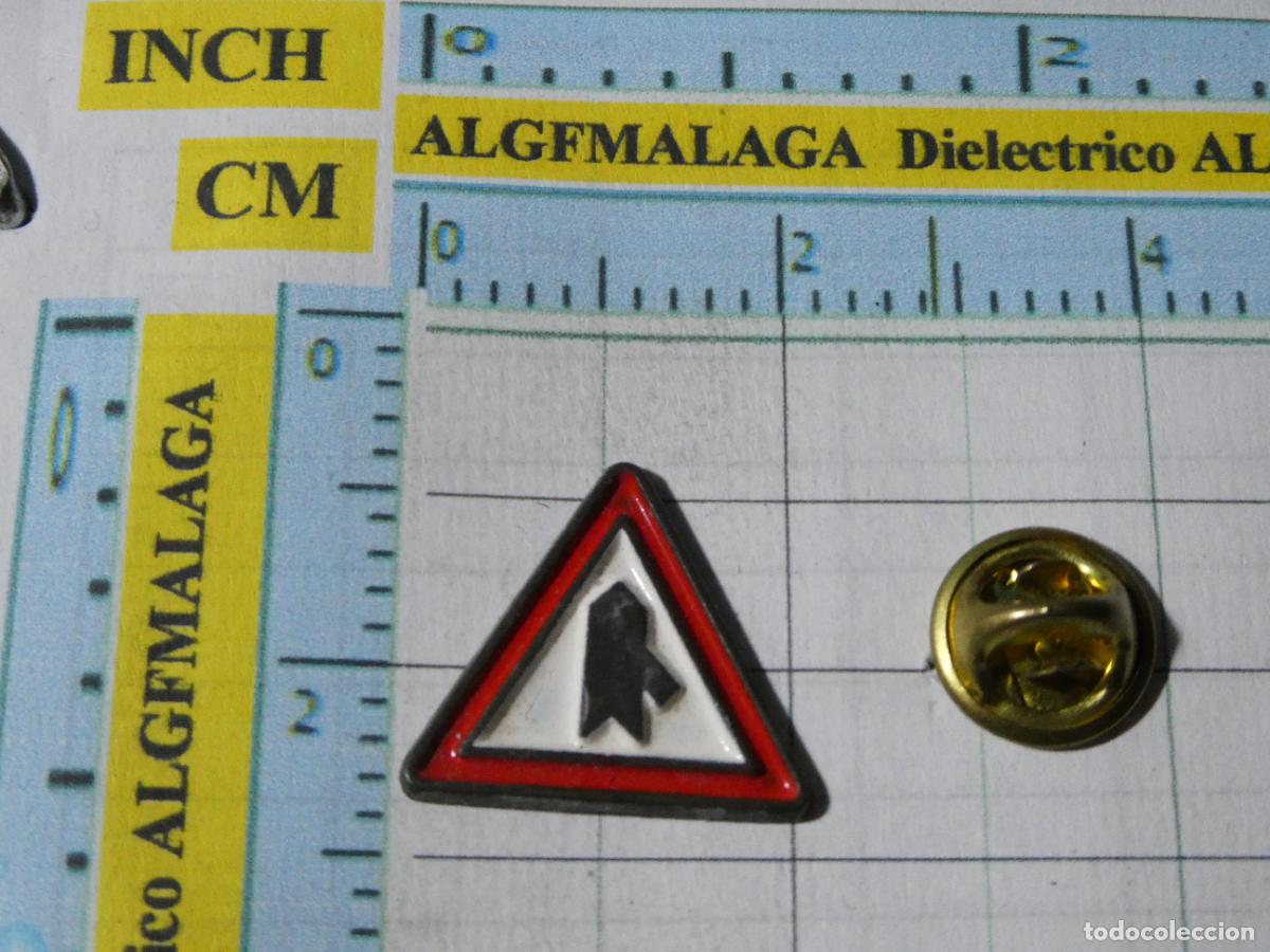 Pins e Spille di collezione: PIN DE COCHES MOTOS. SE&Ntilde;AL TR&Aacute;FICO PELIGRO INCORPORACI&Oacute;N