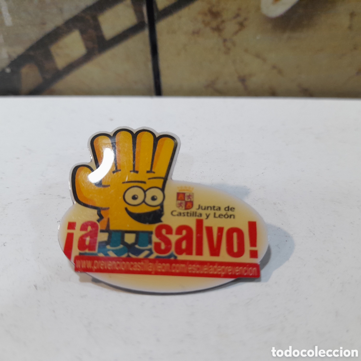 Pins de colecci&oacute;n: Pin A salvo Castilla y Le&oacute;n - Foto 1