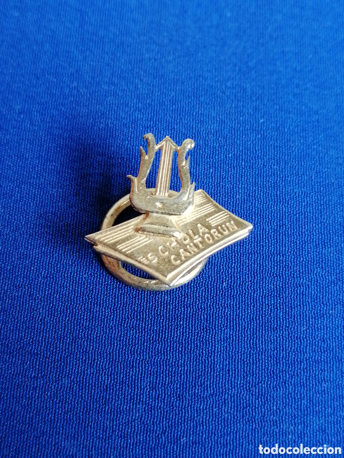 Pin's de collection: ESCOLA CANTORUM - ATENEMO MUSICAL INSIGNIA DE OJAL