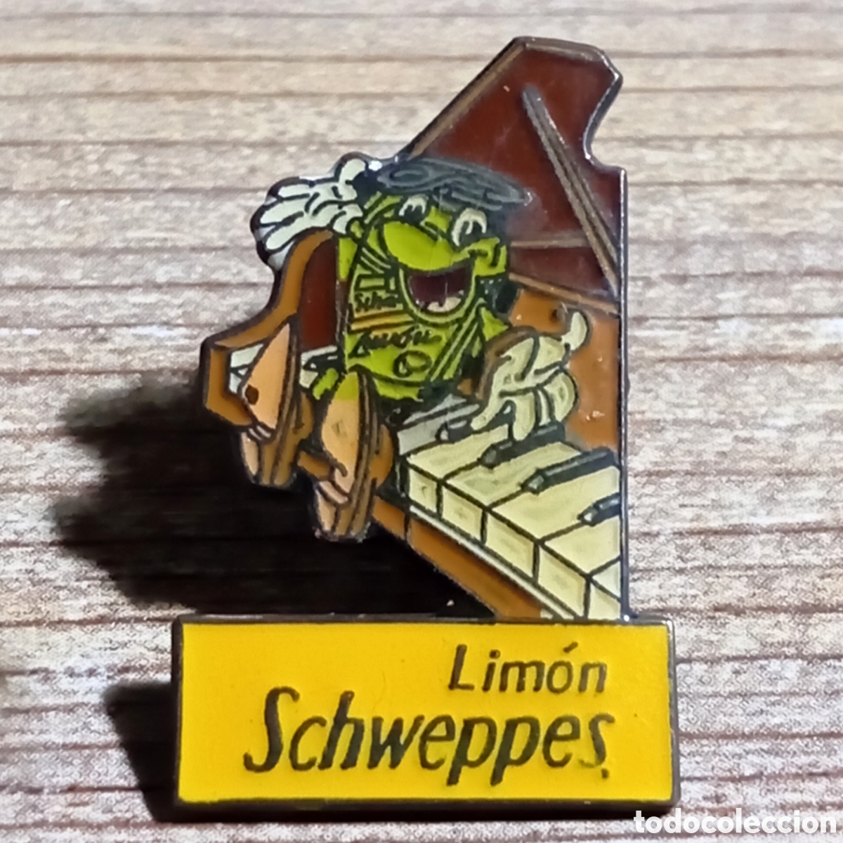Pins de colecci&oacute;n: PIN SCHWEPPES LIM&Oacute;N PIANO BEBIDA REFRESCANTE AZ&Uacute;CAR M&Uacute;SICA