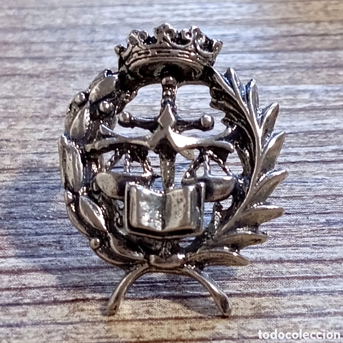 Pins de colecci&oacute;n: PIN PLATA GRADUADO EN DERECHO ABOGADO A ESTRENAR LICENCIADO UNIVERSIDAD COLEGIO OFICIAL