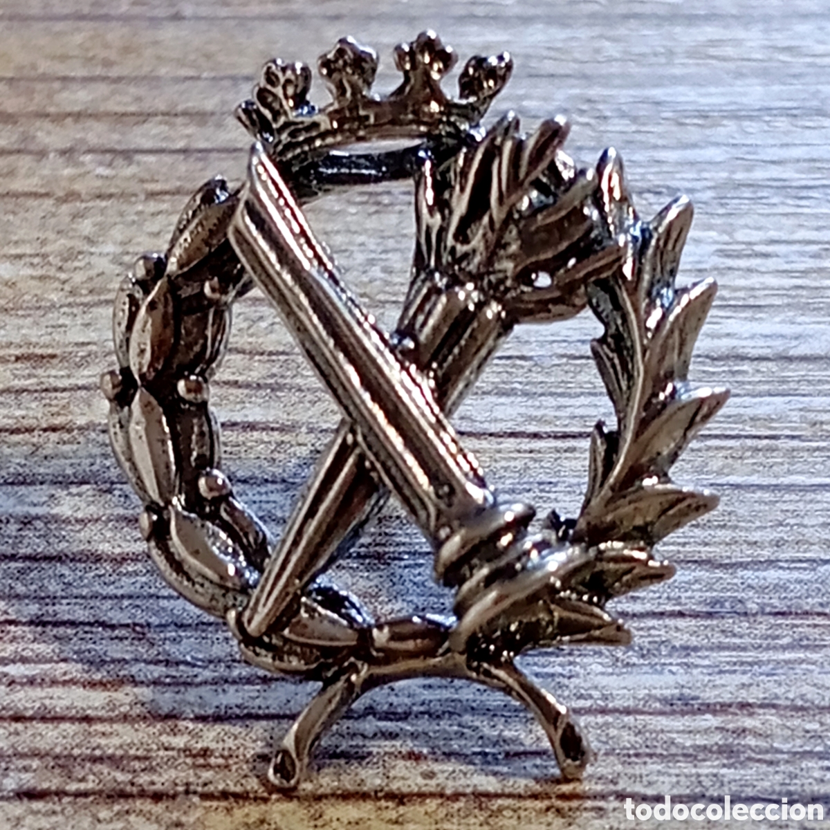 Pins de colecci&oacute;n: PIN PLATA GRADUADO FILOSOF&Iacute;A Y LETRAS FILOLOG&Iacute;A HISTORIA LICENCIADO UNIVERSIDAD COLEGIO OFICIAL