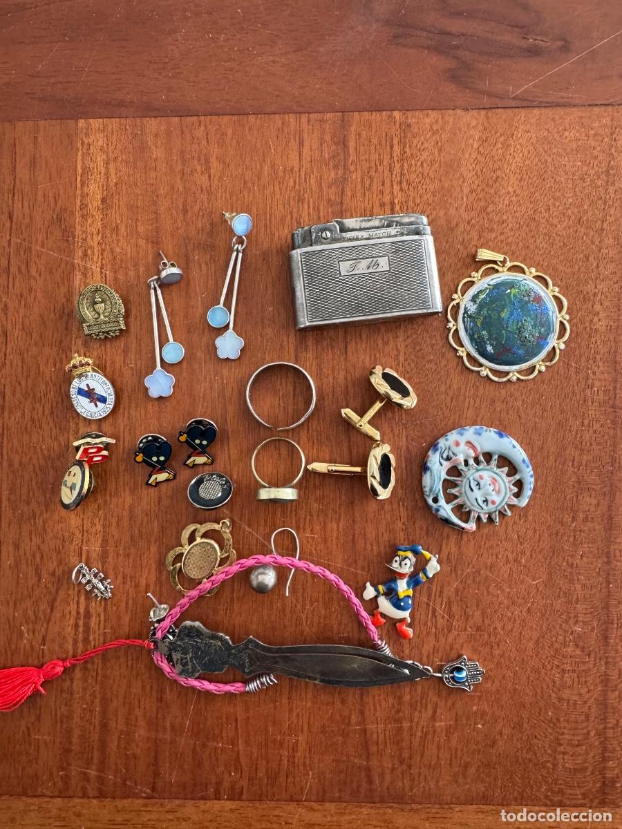 Pins de colecci&oacute;n: Lote de peque&ntilde;os objetos, pins, mechero y abrecartas de plata, pendientes de plata, ver fotos
