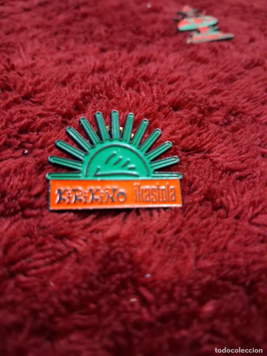 Pins de colecci&oacute;n: LOTE PINS IKASTOLAS. - Foto 2