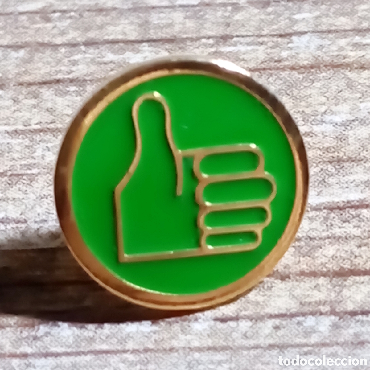 Collection pins: PIN MANO DEDO LEVANTADO OKEY OK PERFECTO 10x10 MM