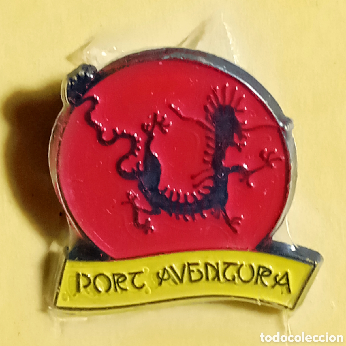 Pin's de collection: PIN PORT AVENTURA PARQUE DE ATRACCIONES VILA-SECA TARRAGONA EN SU BLISTER ORIGINAL