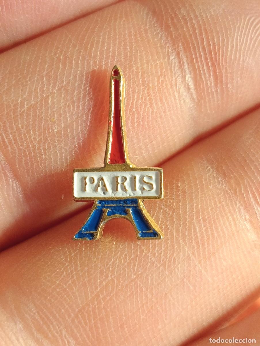 Pin's de collection: PINS PARIS FRANCIA TORRE EIFFEL ,TEMA TURISMO LUGARES PAISES INSIGNIA PIN