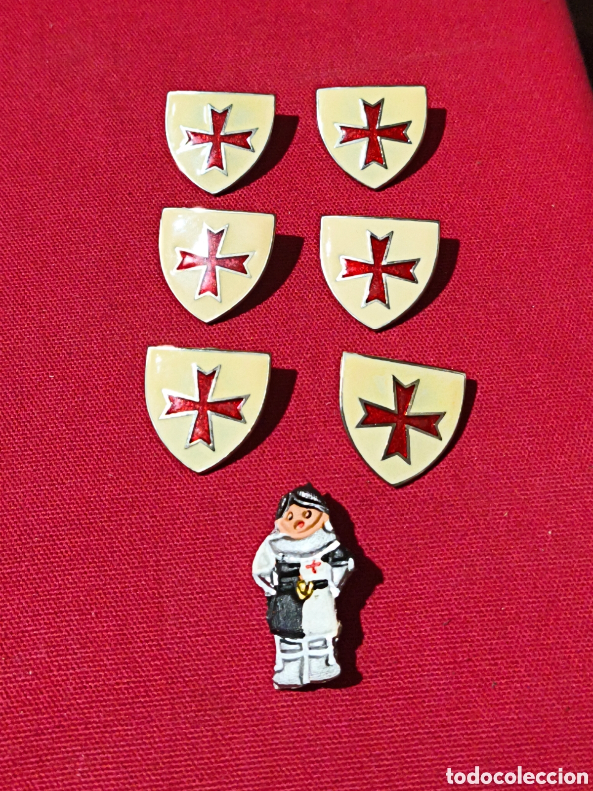 Pin's de collection: Lote pins esmaltados y uno de barro caballeros templarios