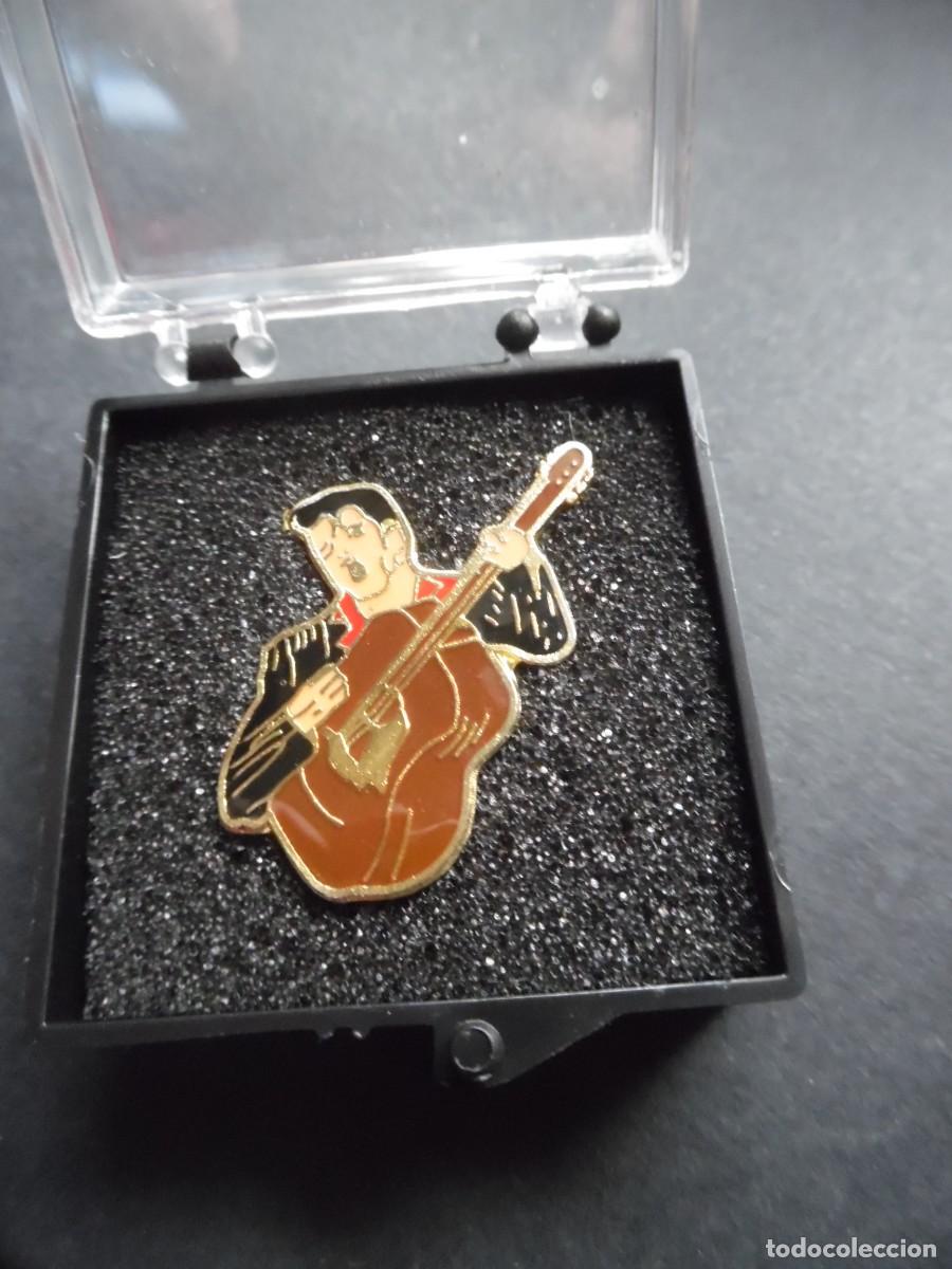 Pins de colecci&oacute;n: Elvis Presley. Pin met&aacute;lico esmaltado intacto. En estuche expositor