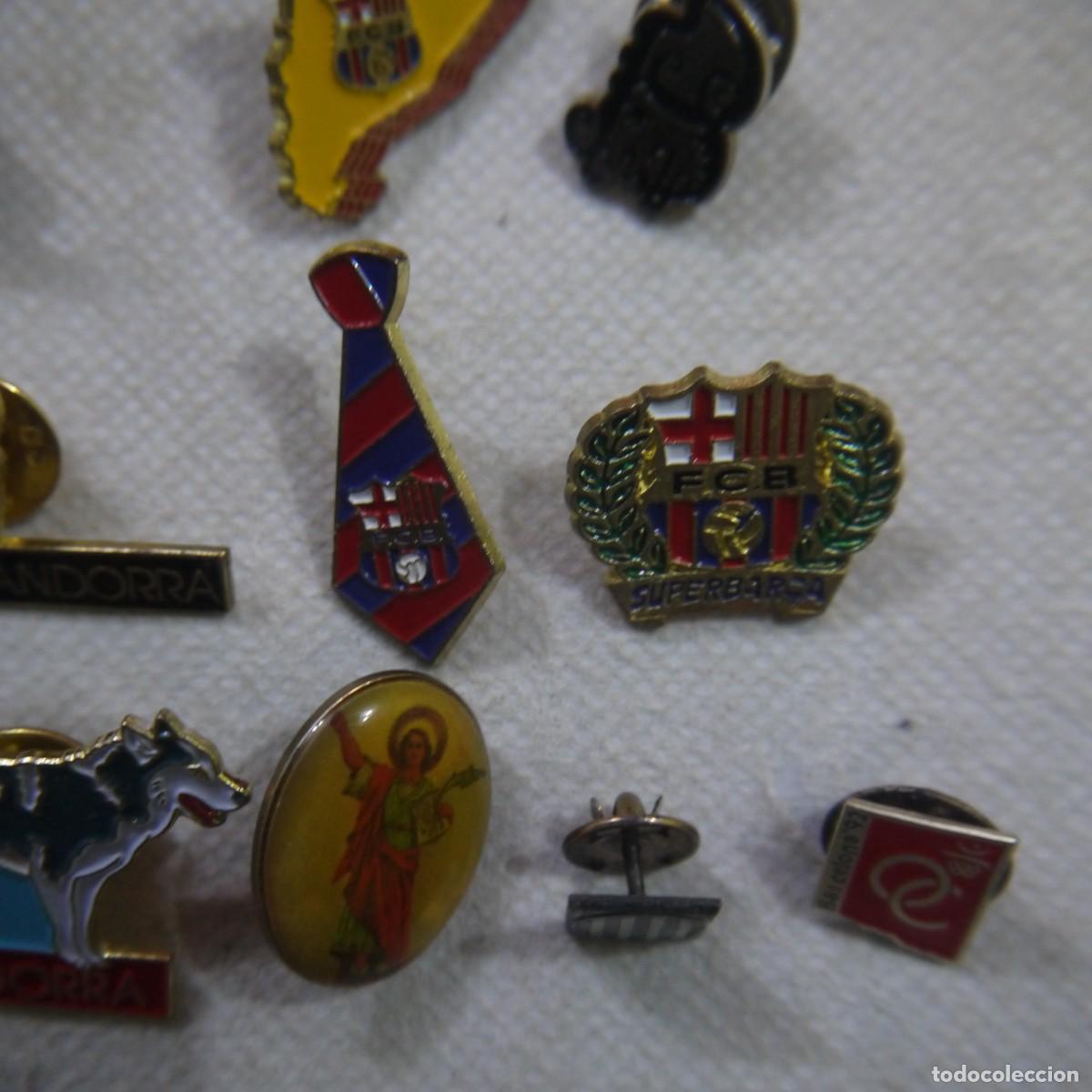 Pins de colecci&oacute;n: LOTE DE 39 PINS VARIADOS - Foto 16