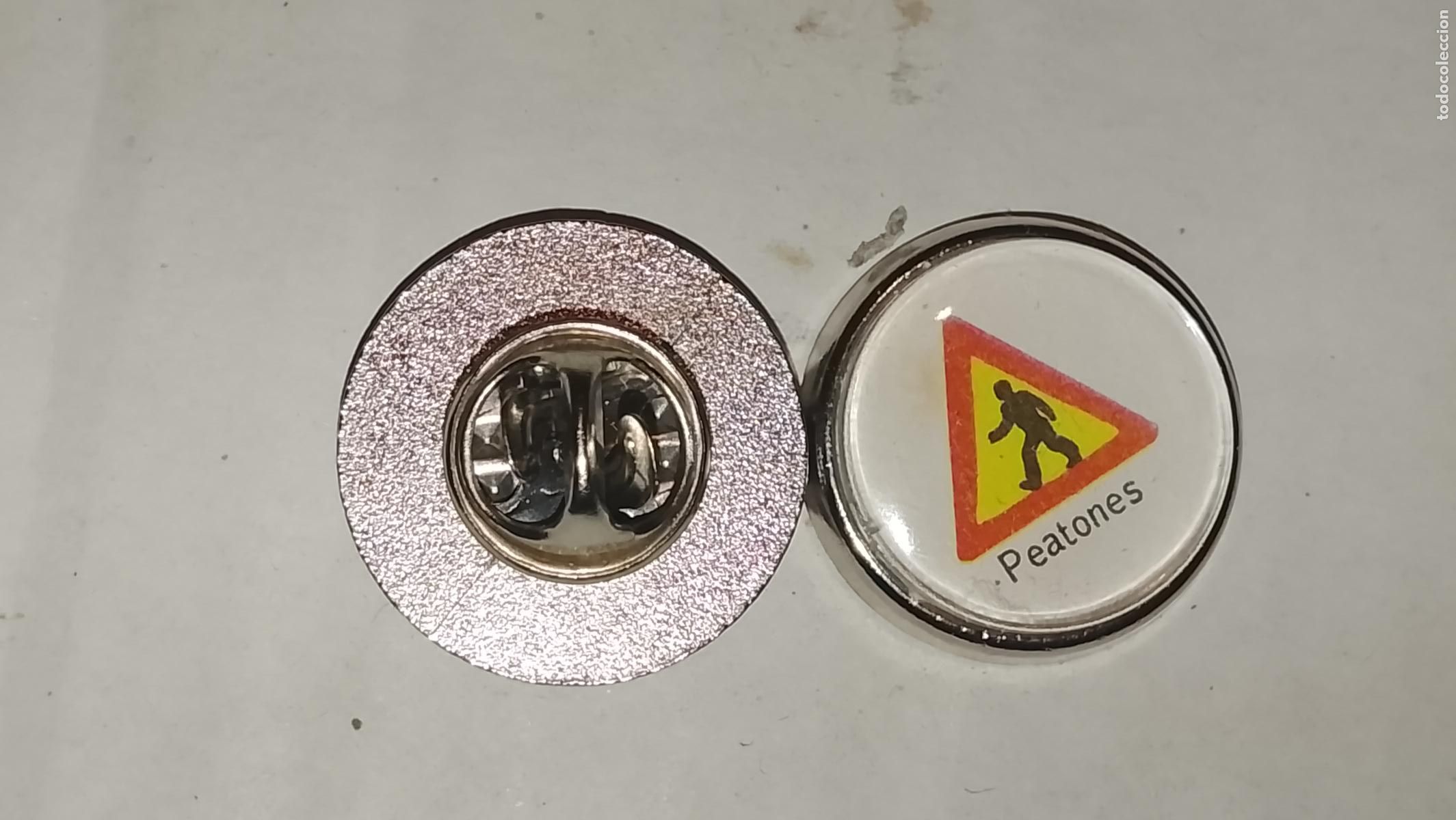 Pins de cole&ccedil;&atilde;o: pin redondo metal - SE&Ntilde;AL DE TRAFICO AUTOESCUELA COCHES MOTO CIRCULACION CARNET DE CONDUCIR VEHICULO