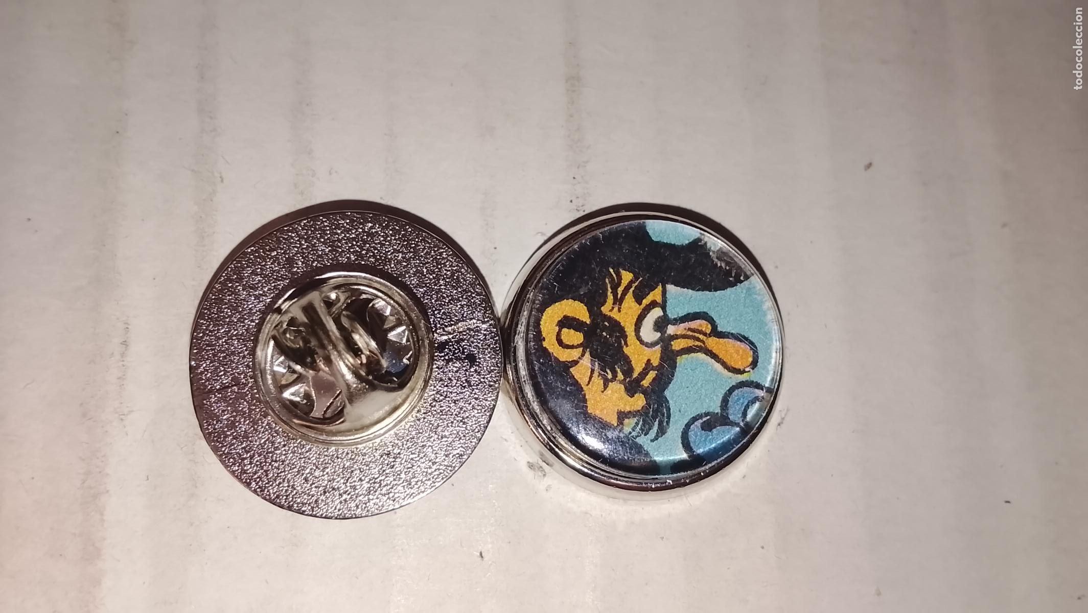 Sammlung von Pins: pin redondo metal - dibujos animados personajes Pipo en de slaapridder