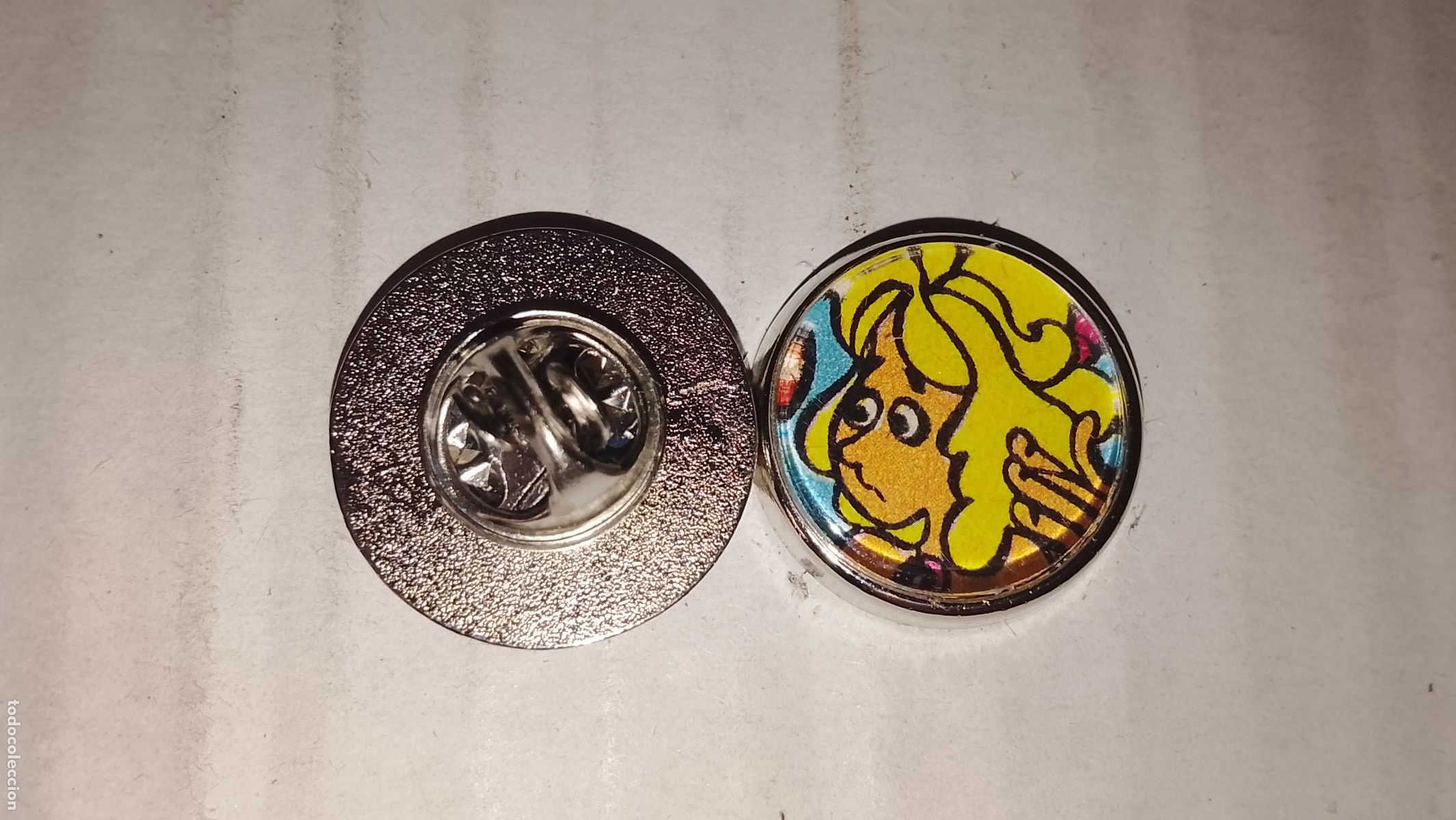 Sammlung von Pins: pin redondo metal - dibujos animados personajes Pipo en de slaapridder