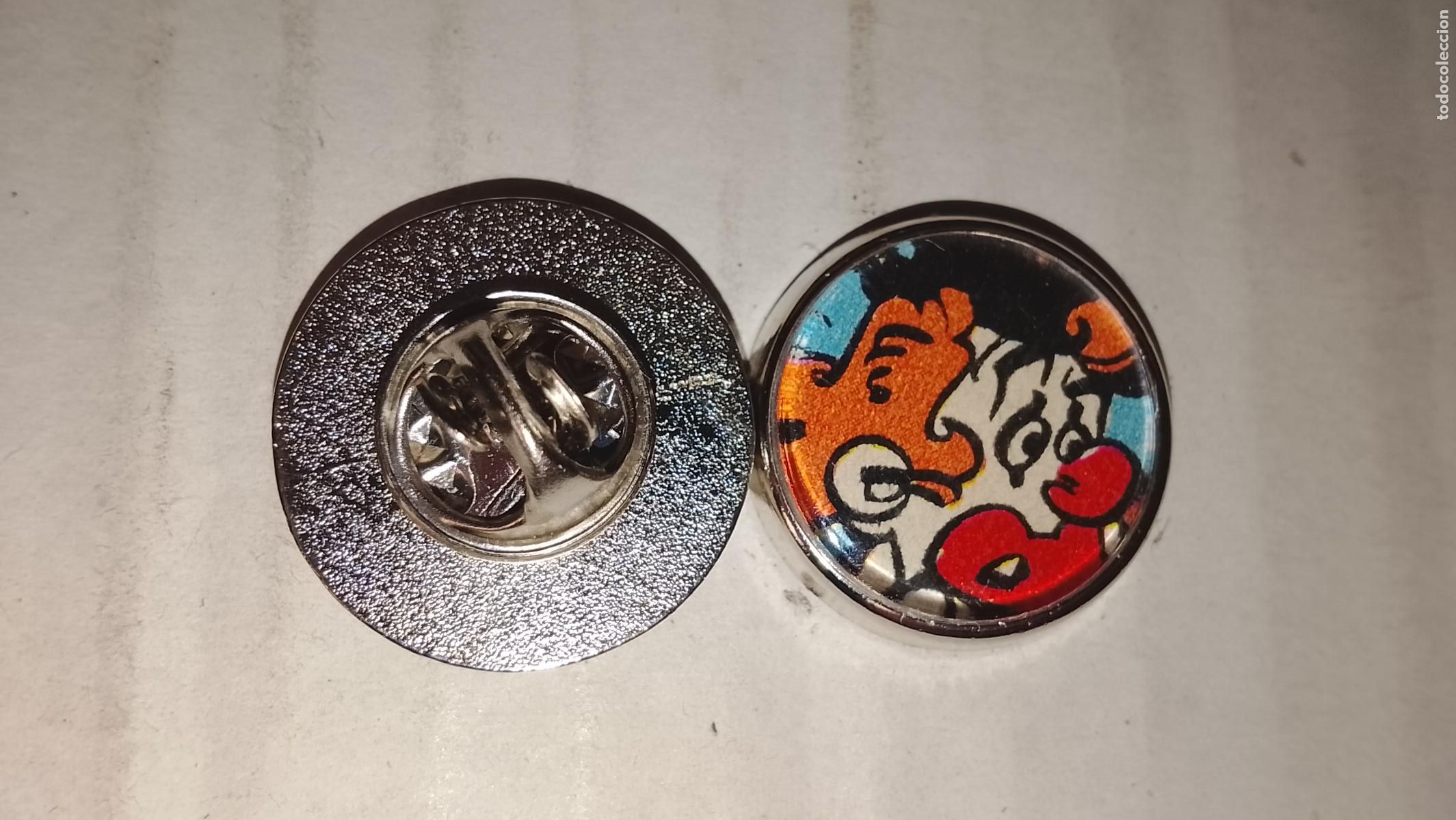 Sammlung von Pins: pin redondo metal - dibujos animados personajes Pipo en de slaapridder