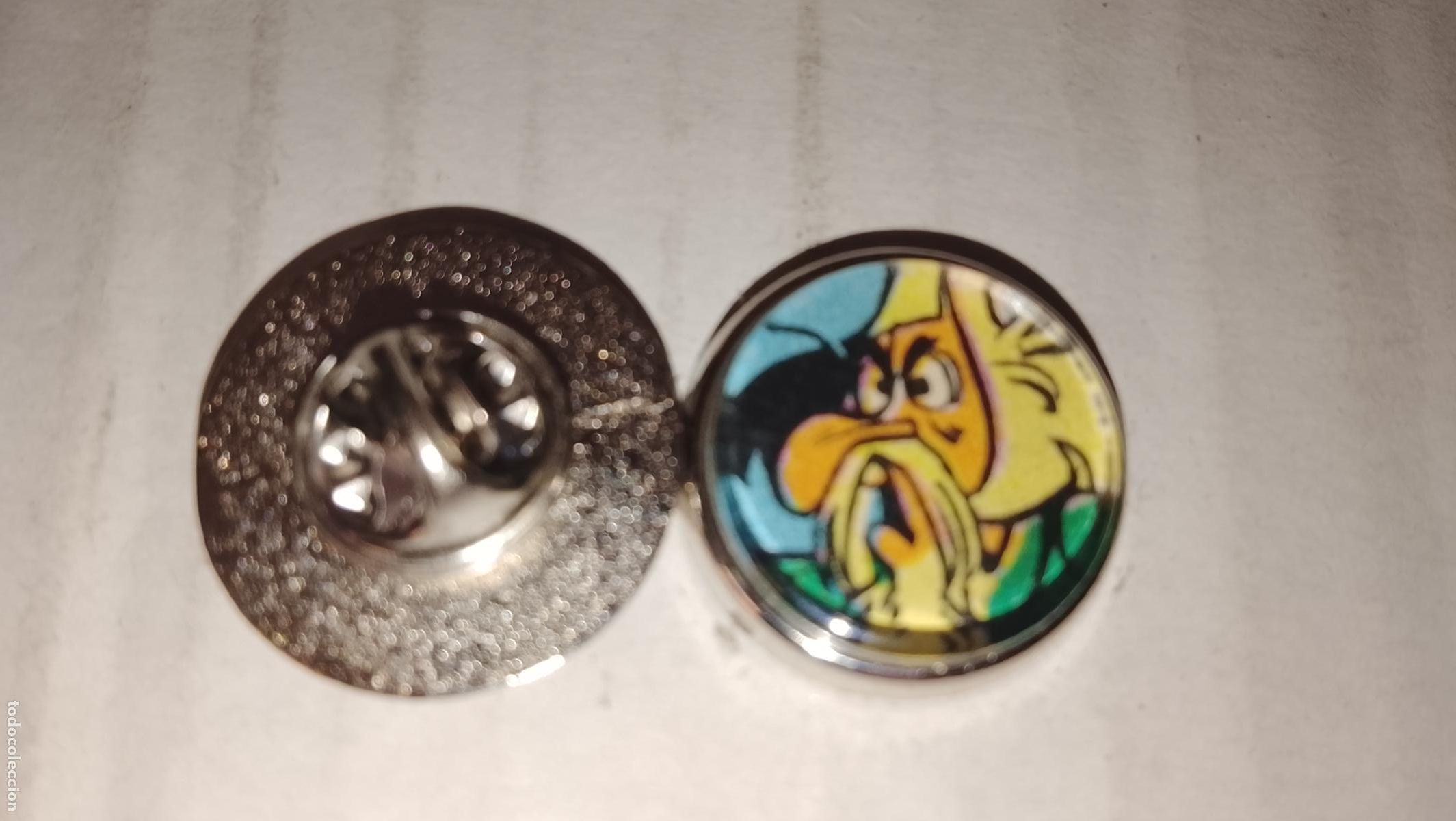 Sammlung von Pins: pin redondo metal - dibujos animados personajes Pipo en de slaapridder