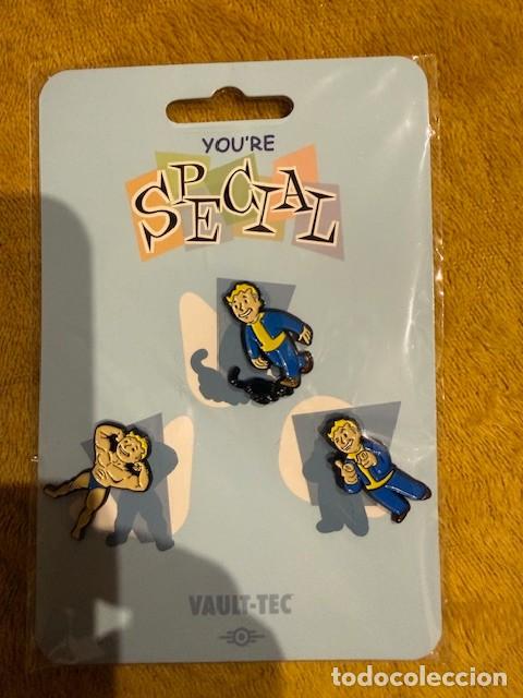 Pins de colecci&oacute;n: FALLOUT - VAULT BOY - 3 PINES - VAULT-TEC - Foto 1