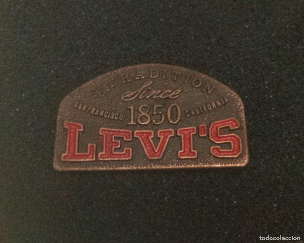 Pins de colecci&oacute;n: ANTIGUO PIN LEVIS (MARCA DE ROPA) - Foto 1