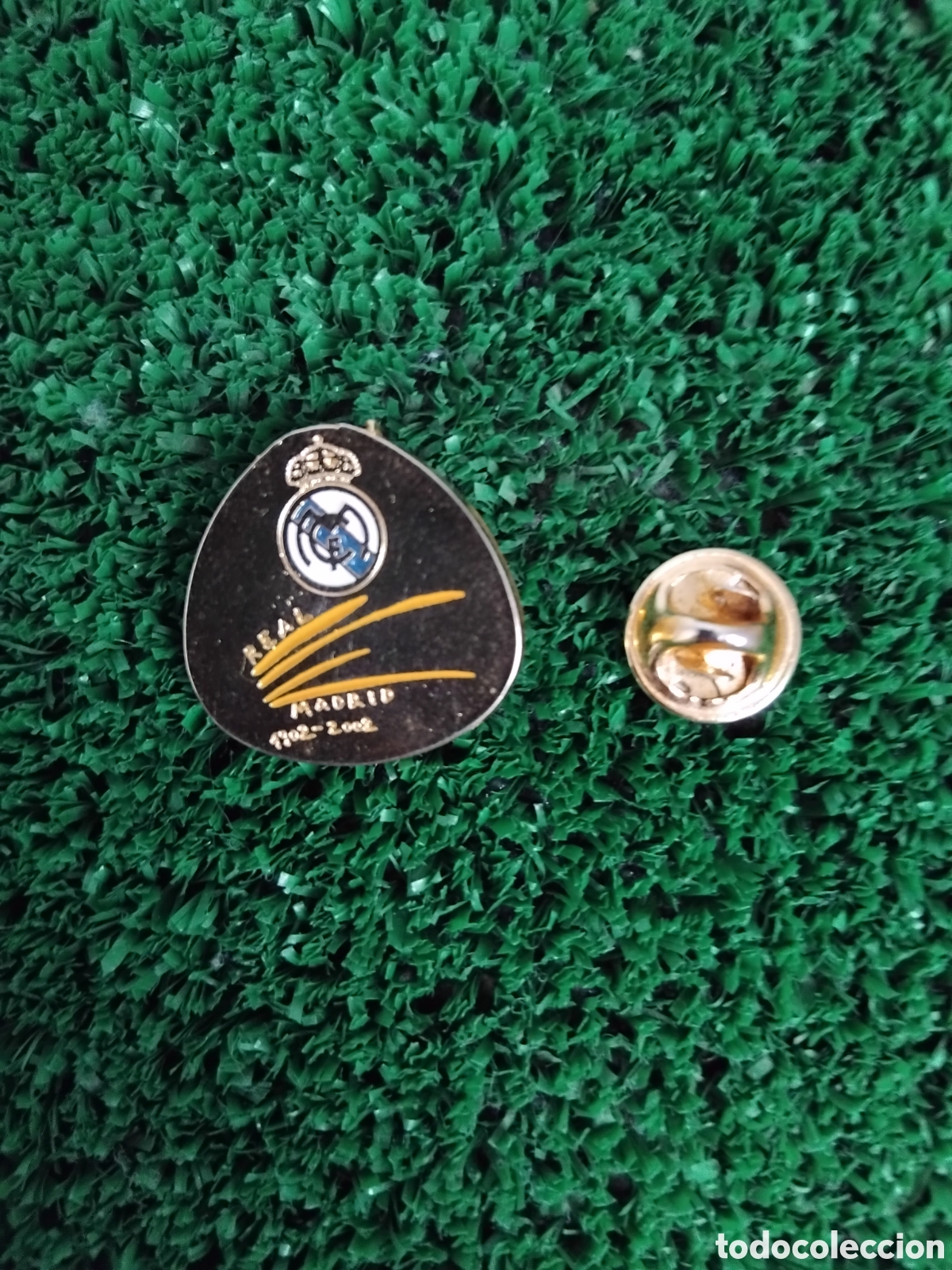 Pins de colecci&oacute;n: Ro Pin centenario del Real Madrid 1902/2002 - Foto 1