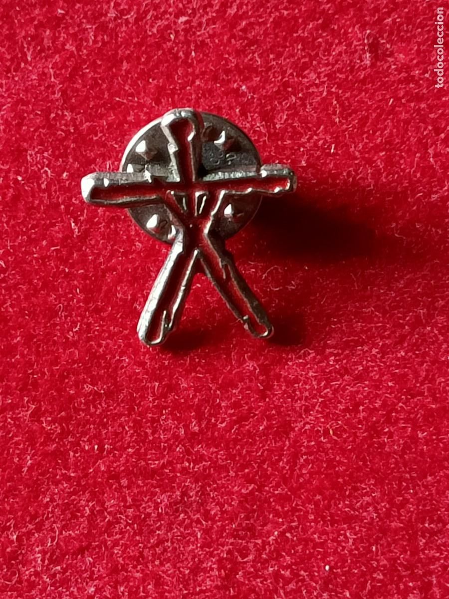 Pins de colecci&oacute;n: PINS. ANTIGUO Y RARO. CREO FIGURA DE HOMBRE . EN EL DORSO GRABADAS LAS LETRAS. T.M.